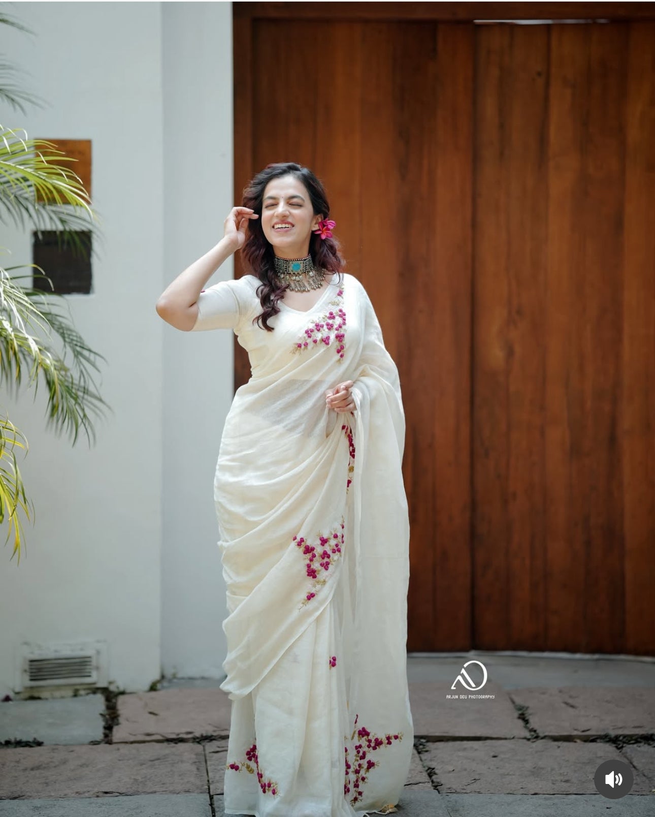 Milky white  Linen Saree with Exquisite Bullion Work